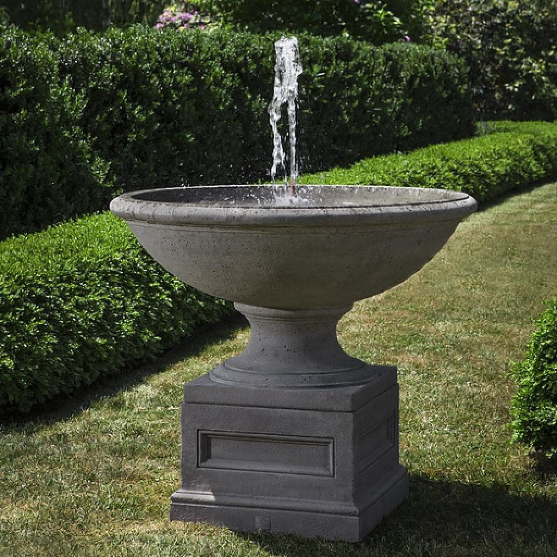 outdoor fountain Condotti