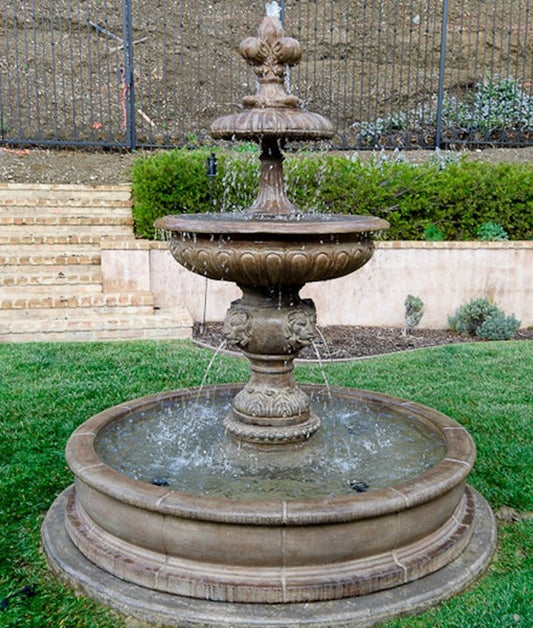 outdoor fountain Piazza Veneta