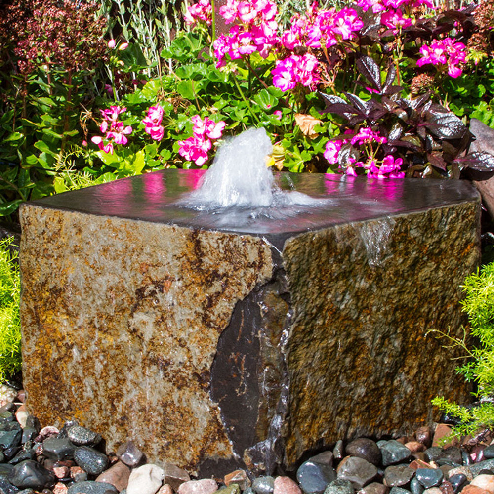 stone fountain Tamaishi Garden